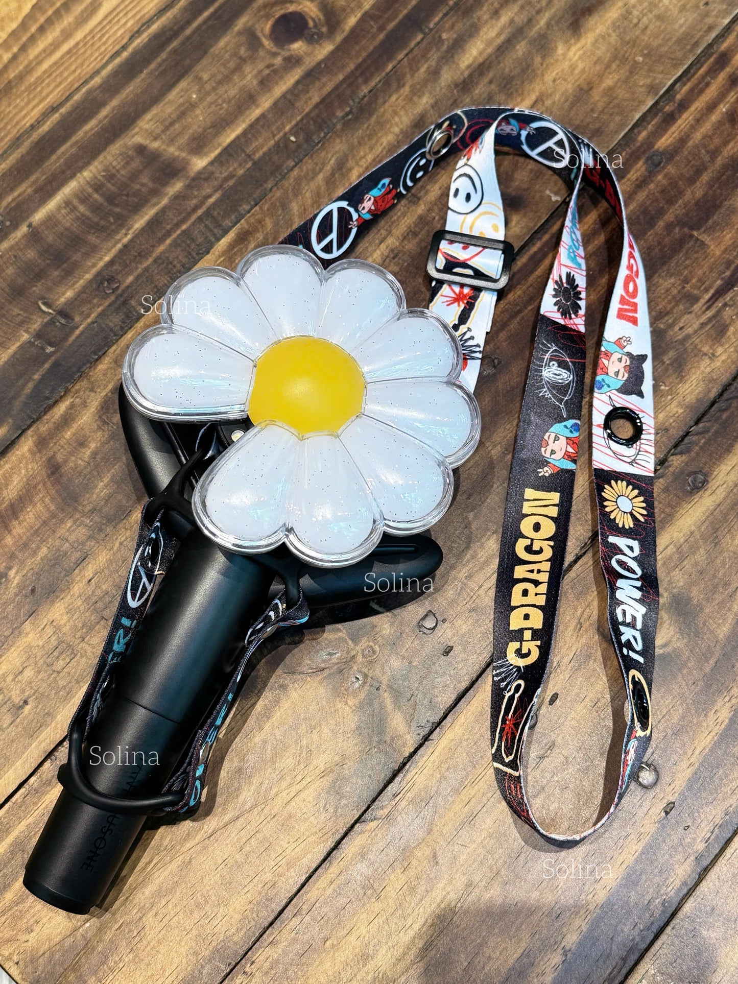 2026 World Tour – New Double-Sided Black and Red Lightstick Strap Holder – Adjustable Crossbody Strap for Concerts, K-Pop & Accessories