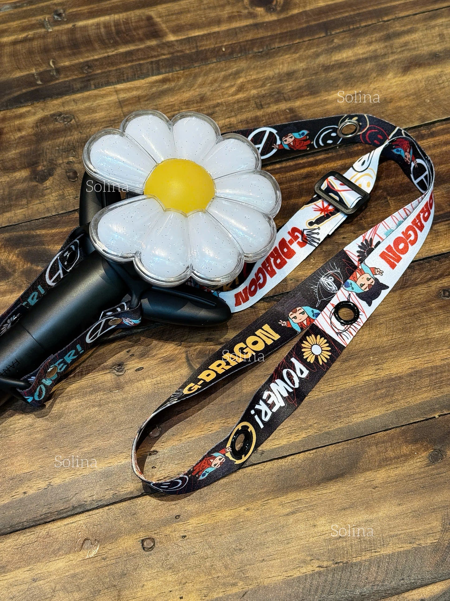 2026 World Tour – New Double-Sided Black and Red Lightstick Strap Holder – Adjustable Crossbody Strap for Concerts, K-Pop & Accessories